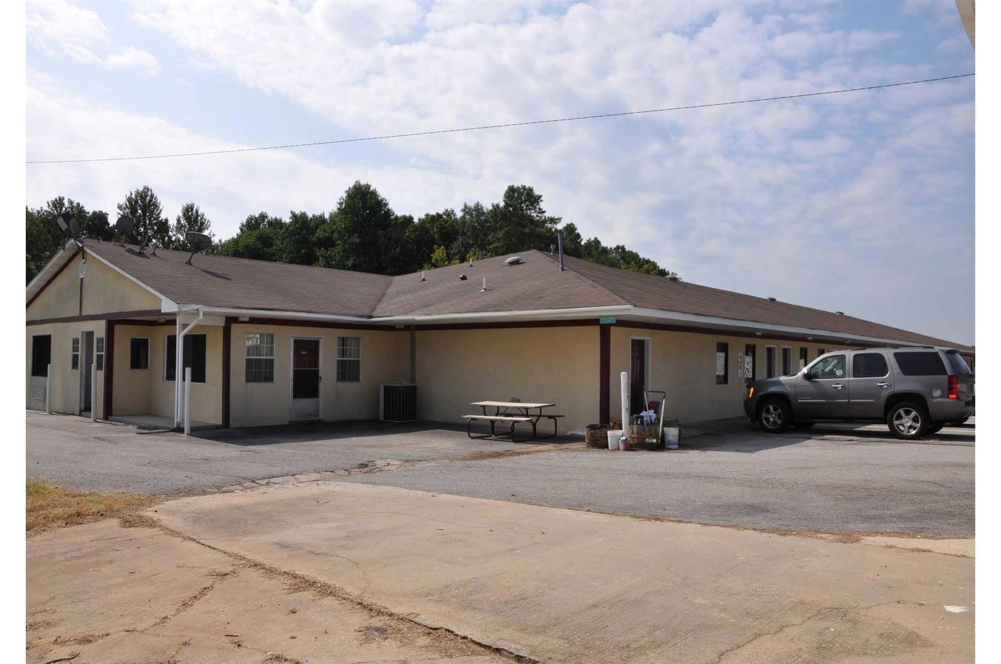 Budget Inn Elkmont Exterior photo